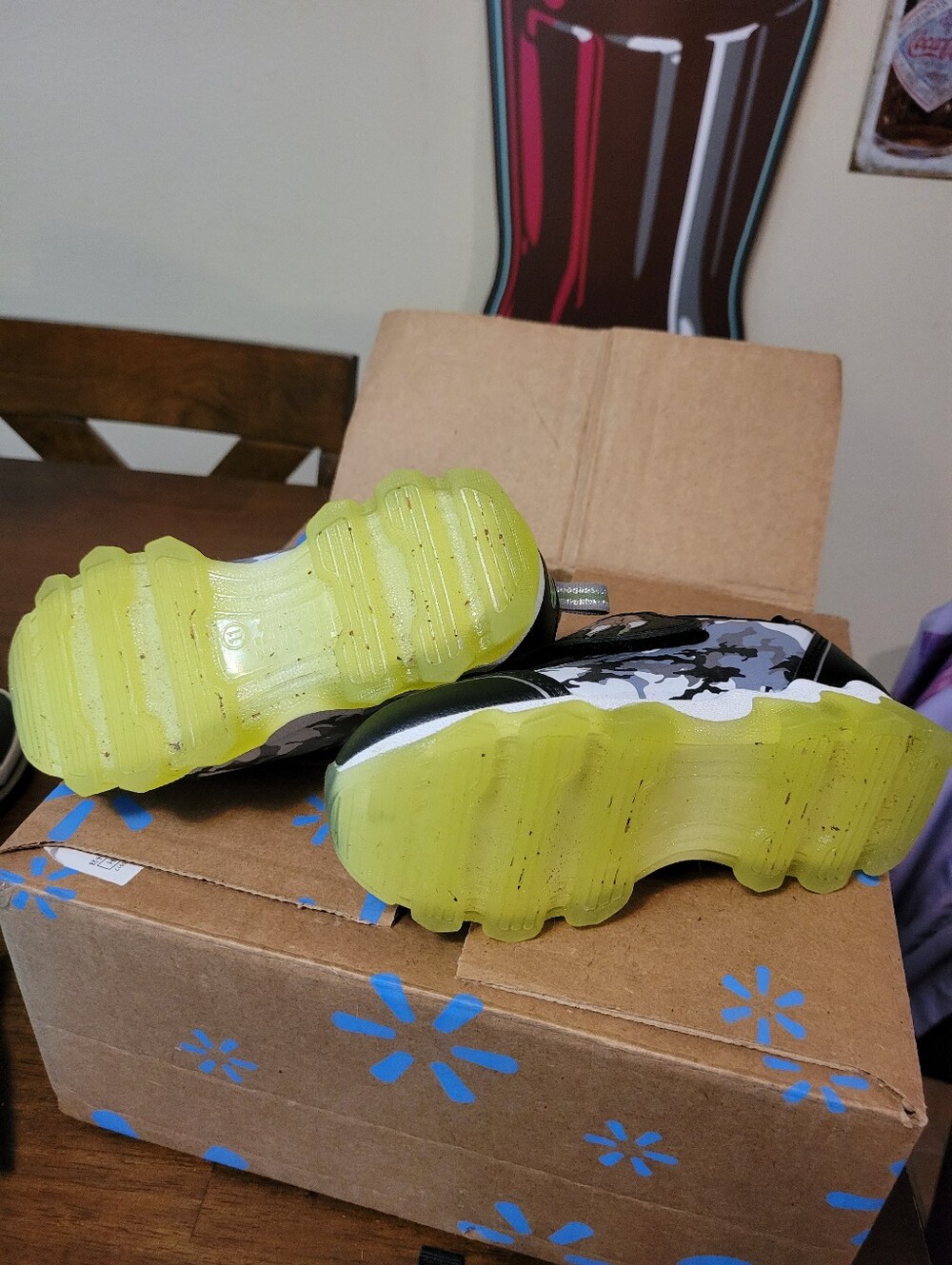 Little Boys Jurassic World Shoes. - Picture 7 of 10